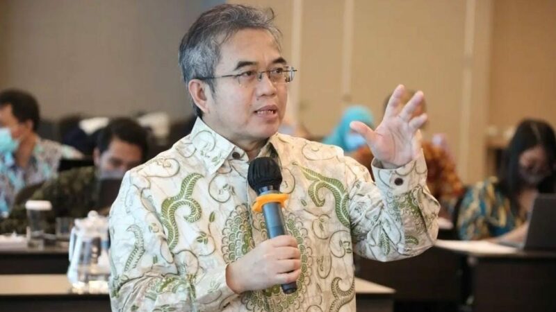 Yudi Latif: Penghargaan & Kerikuhan Anugerah Tokoh Persatuan