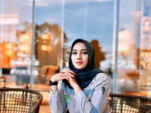 Alia Poluan: Menjadi Perempuan yang Mandiri dengan Cara Bekerja Keras dan Berani Mencoba