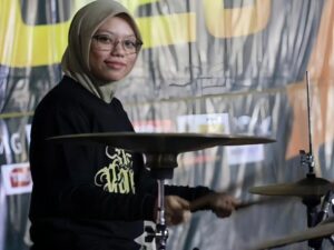 Aprilla Putri Calista, Fokus Studi Tapi Tak Tinggalkan Passion Bermain Musik