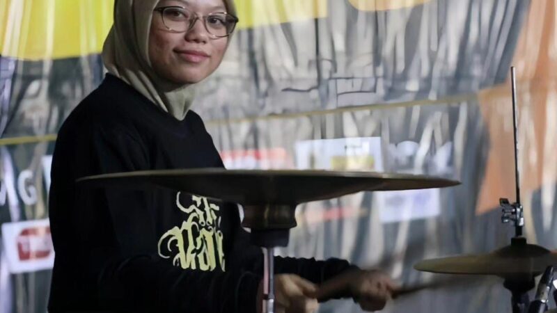 Aprilla Putri Calista, Fokus Studi Tapi Tak Tinggalkan Passion Bermain Musik