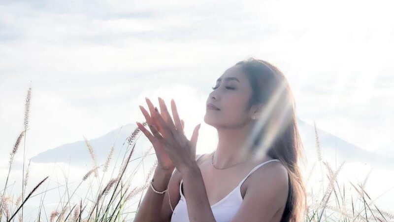 Keren Azuba Nataluna Thio, Bertemu Orang Hebat Lewat Networking dan Jangan Lupa Berbagi Sesama Lewat Rejeki yang Tuhan Titipkan