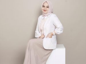 dr. Novita Qurrota A’ini, Anugerah Multitalenta yang Didedikasikan untuk Kemaslahatan Ummat