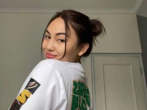 Klarina Amanda Who Is Always Joyful