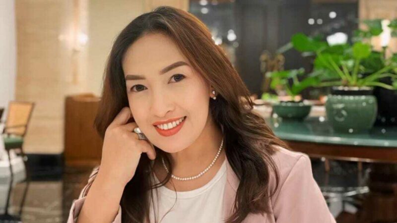 Novy Santoso, Ibu Mandiri yang Membesarkan Tiga Putrinya dengan Semua Bakat yang Ia Punya