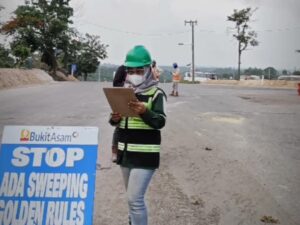 Rini Wardani, Hidup Apa Adanya, Banyak Bersyukur dan Membantu Orang yang Membutuhkan