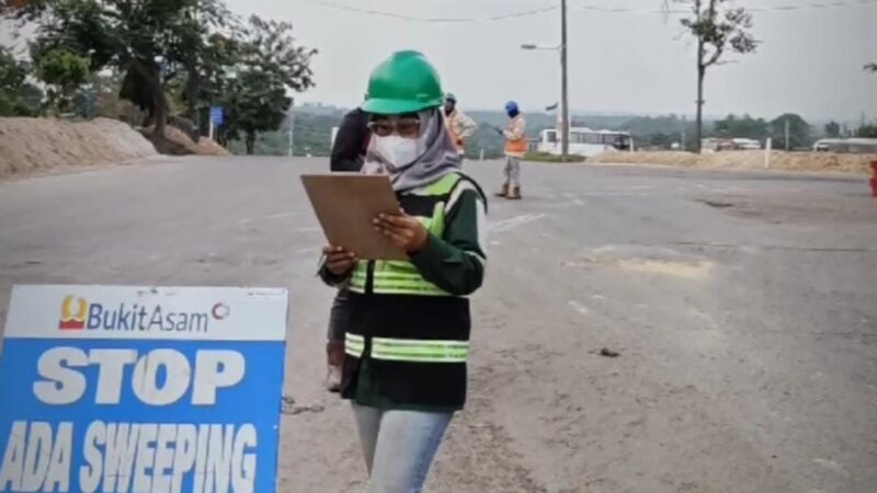 Rini Wardani, Hidup Apa Adanya, Banyak Bersyukur dan Membantu Orang yang Membutuhkan