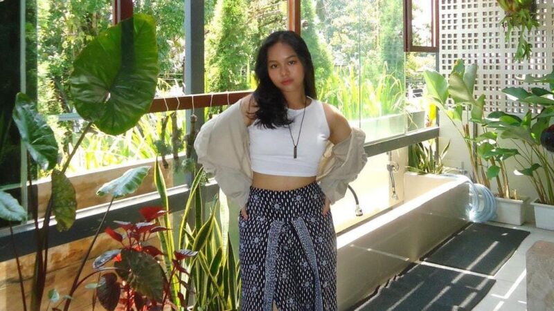 Rebeca Emmanuela Sitompul, Live Your Life While You,re Still Young