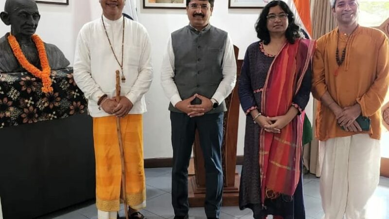 Kunjungan Balasan Ida Rsi Putra Ke Konjen India & Direktur Svami Vivekananda