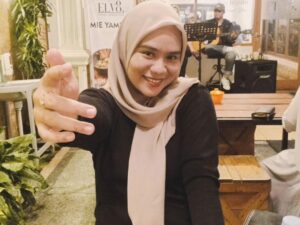 Izha Andriani: Jangan Terjebak Mimpi Orang Lain, Bangun Mimpimu Sendiri.