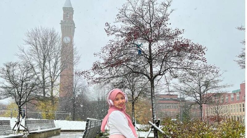 Mukhlisah Amin, Ilmu Itu Seperti Cahaya dan Harus Disebarkan 