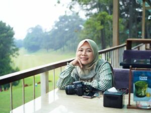 Winursih Wikromo, All Of Life Comes To Me With Ease, Joy, Glory, Miracle & Abundance