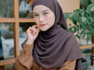 Ida Puspitasari, SH: Kalau Dunia Tak Berpihak, Kejarlah Akhirat!