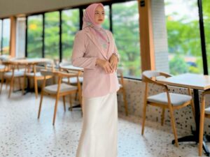 Gladys Putri, Be A Light Not To Seek Attention, But To Help!