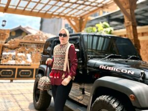 Hj.Elti Yunani.,S.H.,M.Kn.,M.H.,Ph.D.,C.L.A.: Ukur Mimpi dari Keterbatasan Diri!