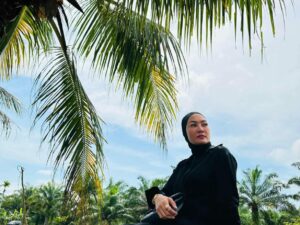 Steffy Burase, Kenali dan Rawat Diri Kita, Bukan Orang Lain!