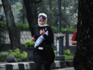 Wini M Padmadinata, Jangan Mengukur Kakimu dengan Sepatu Orang Lain!