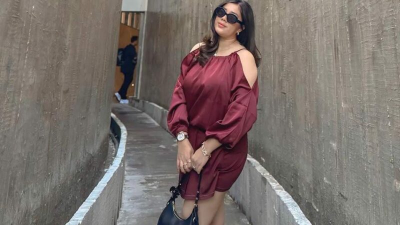 Yosi Oktarina, S.Tr.Keb: Tetap Berdiri dan Bangga dengan Diri Sendiri!