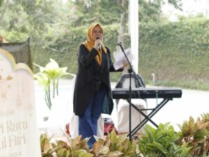 Keukeu Fitriani, Make Your Life With a Different Style From Other People!