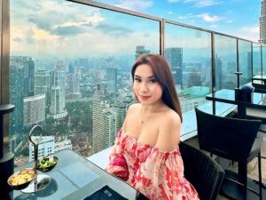 Crystalin Ousensia, Hidup Hanya Sekali, Jadi Harus Kita Nikmati Seindah Mungkin!