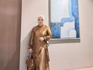 Cita Azhari, Jika Tak Bisa Jadi yang Pertama, Jadilah yang Berbeda