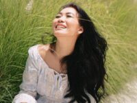 Drg. Yossy Ochi: Dengan Melihat Pantai Aku Bisa Berfikiran Luas & Timbul Ide Kreatif