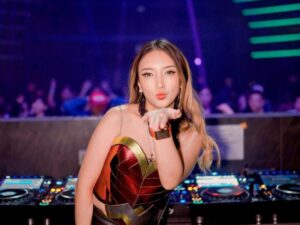 DJ Elora, Dari Modelling, Main Film Hingga Jadi DJ Ngehits, Tipsnya Mensyukuri Passion Aja