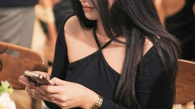 Imey, Ibu Rumah Tangga Tapi Hobi Buat Konten Kreatif dan Berolahraga