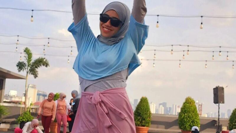 Siti Nur Khayati, Naiklah Tanpa Injak Kepala dan Berjalanlah Tegak Tanpa Menyikut Siapapun