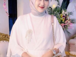 Anisa Dwi Putri, Penampilan Sopan dan Nyaman Tetap Bisa Mempesona