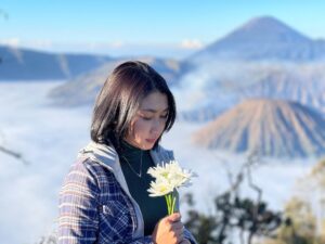 Ayu Hariaz, Travelling Membuatku Menikmati Keindahan Ciptaan Tuhan dan Timbulkan Rasa Bersyukur