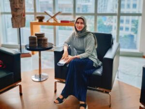 Tata, Penuh Perhatian dan Menyenangkan Buat Keluarga Kecilnya