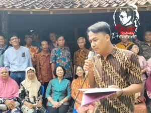 GSP Menyerahkan Foto & Dokumen Keluarga Prananda Prabowo Kepada Perwakilan Keluarga