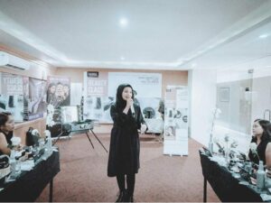 Ajeng Tria Herlanita: Jajan dan Review Tempat Wisata Adalah Caranya Berbagi dengan Orang Lain