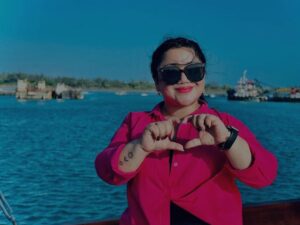 Iis Chalidela, Jalani Hidup dengan Hati Bersih dan Selalu Bahagia