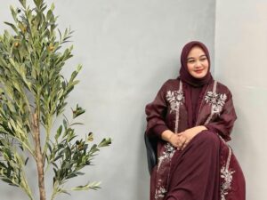 Veby Utami A., Hidup Tidak Boleh Sederhana, yang Sederhana Itu adalah Sikapnya!