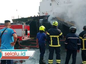 Penyebab Kebakaran Kapal Kontainer di Tanjung Perak Belum Diketahui, Investigasi Berjalan