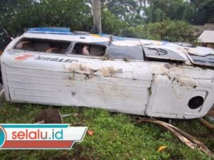 Elf Rombongan Asal Surabaya Alami Rem Blong di Mojokerto, 16 Luka