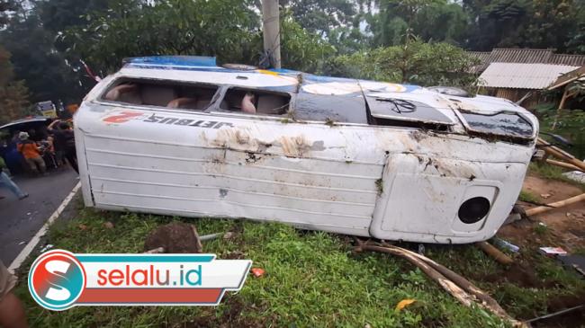 Elf Rombongan Asal Surabaya Alami Rem Blong di Mojokerto, 16 Luka
