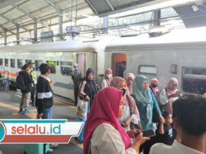 Stasiun Daop 8 Surabaya Diserbu, 40 Penumpang Naik Kereta di Malam Tahun Baru