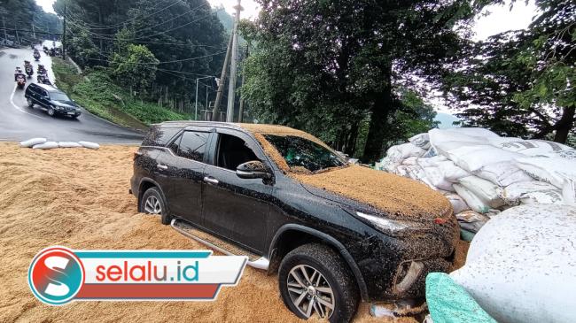 Fortuner Rem Blong di Pacet, Nyungsep di Jalur Penyelamat