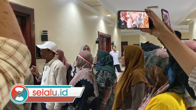Demo Jagal RPH Pegirian Memanas, Emak-Emak Geruduk Ruang Ketua DPRD Surabaya