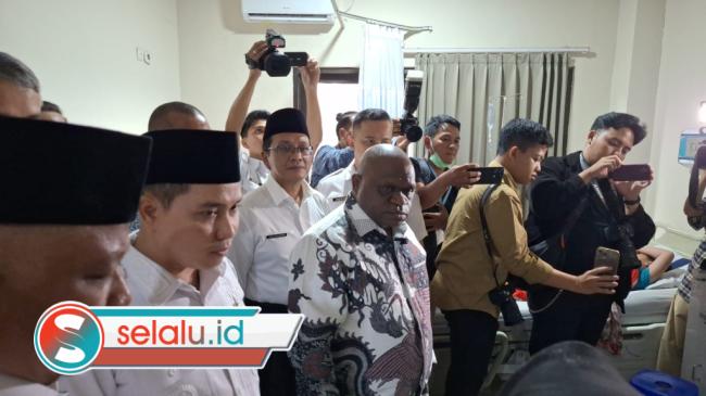 Datangi RSUD Prof dr Soekandar, Menteri HAM Ungkap 411 Korban Keracunan MBG