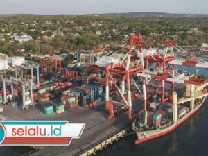 Arus Truk Peti Kemas di TPK Kupang Kembali Lancar