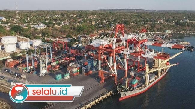 Arus Truk Peti Kemas di TPK Kupang Kembali Lancar