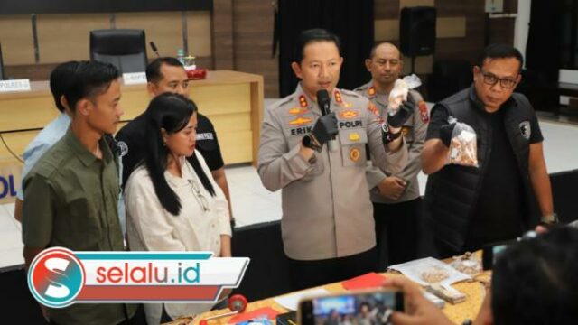 Ringkus Komplotan Pembobol Toko Perhiasan, Polres Magetan Kembalikan Emas Senilai Rp 1 Miliar