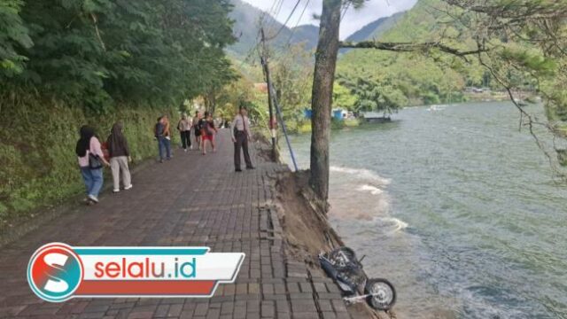 Tiga Wisatawan dan Tujuh Motor Tercebur ke Telaga Sarangan Magetan, Begini Kronologinya