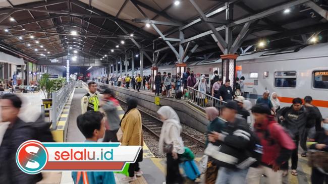 Kedatangan Melonjak, Arus Balik Kereta Api di Surabaya Capai 25 Ribu Penumpang