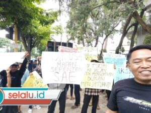 Muak Gaduh, Ribuan Massa Turun Jalan Suarakan Jogo Probo