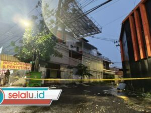 Reklame Patah di Surabaya Bahayakan Warga, DPRD Desak Audit Pemegang Izin