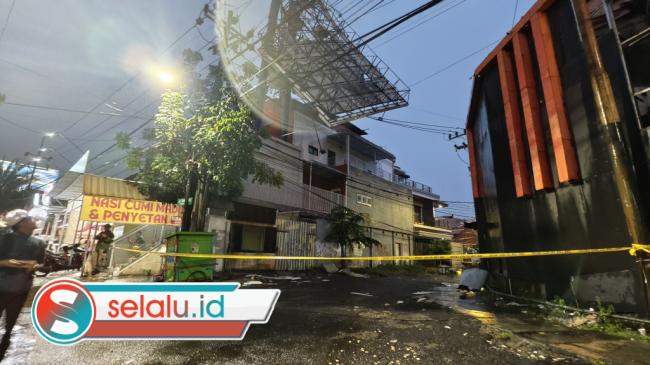 Reklame Patah di Surabaya Bahayakan Warga, DPRD Desak Audit Pemegang Izin